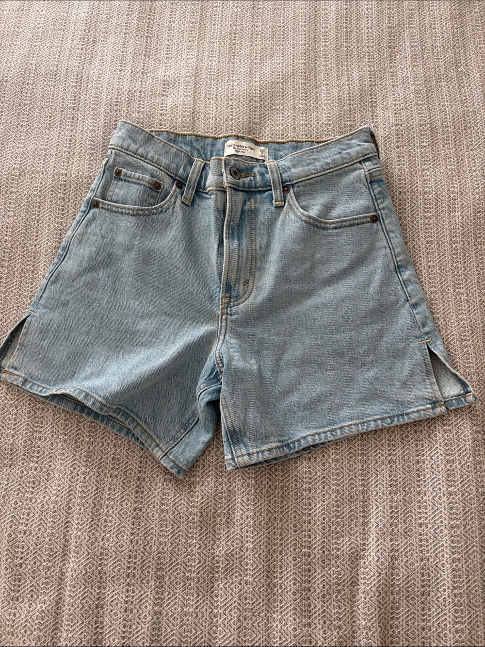 Abercrombie “The Dad” High Rise Blue Denim Women’s Shorts